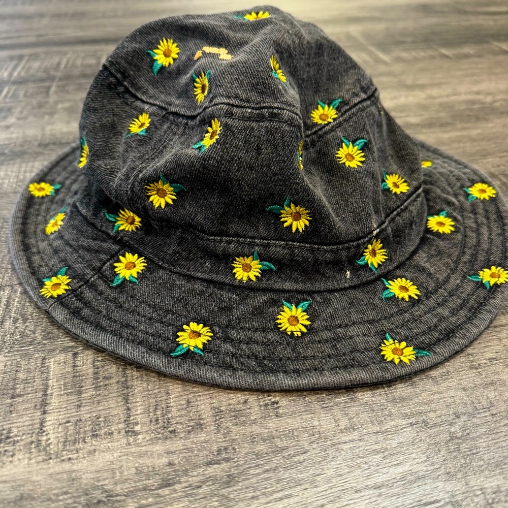 American Eagle Sunflower Embroidered black denim Bucket Hat